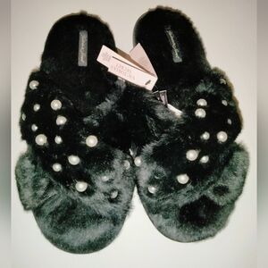 Victoria's Secret (Size M) Black Faux Fur Pearl Slippers (NEW)